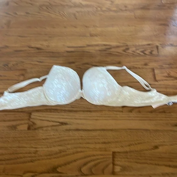 Victoria's Secret Cream Lace Bra - Picture 1 of 4